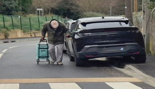 Courrier adressé à Mme le Maire concernant le stationnement autour du stade et le parking public devant la piscine